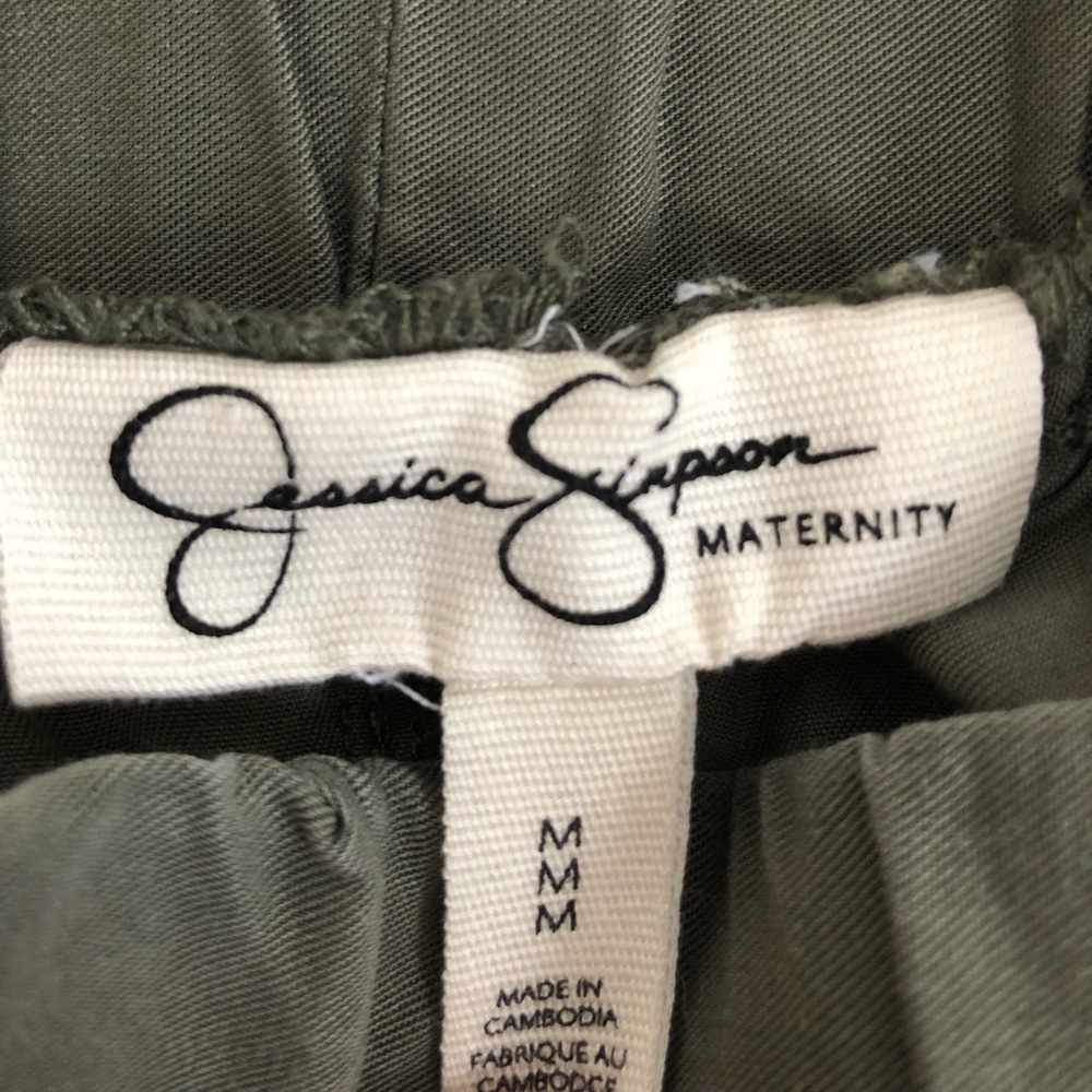 Jessica Simpson maternity jogger style pants. Fit under belly.